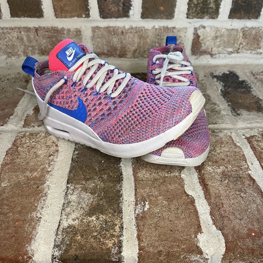 Gently Used, Nike Flyknit, Size 6